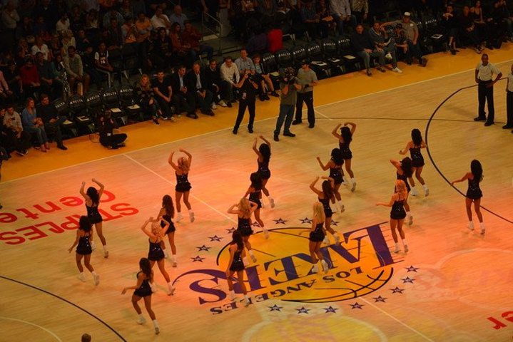 显示出他在 显示出他在